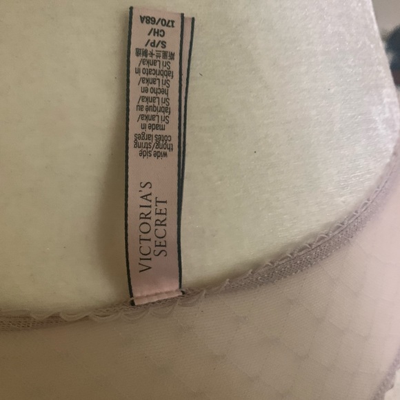 Lingerie - Picture 3 of 4